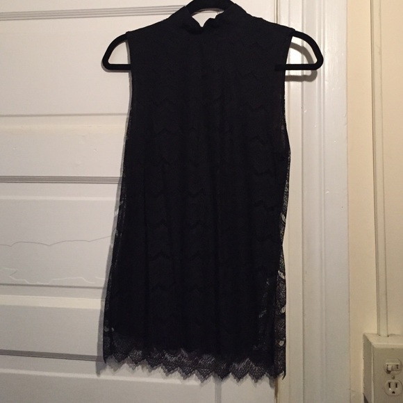 Banana Republic Lace short sleeve turtleneck