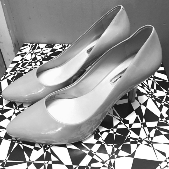 Nude pumps w/ low heel