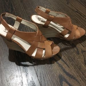MRKT tan wedges Sz 8