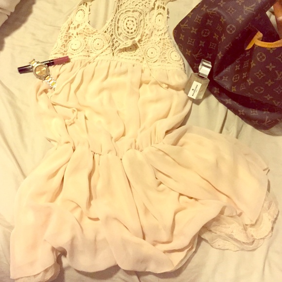 Cute summer nude dress small