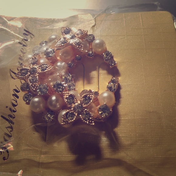 Scarf brooch