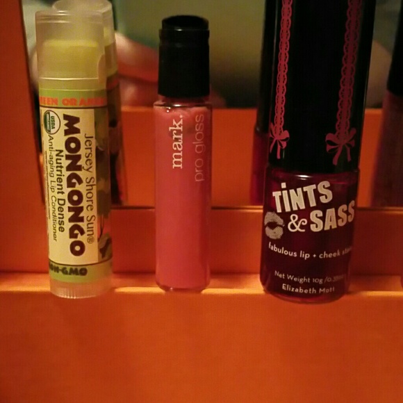 SOLD ON M Lip sample set! - Picture 2 of 4