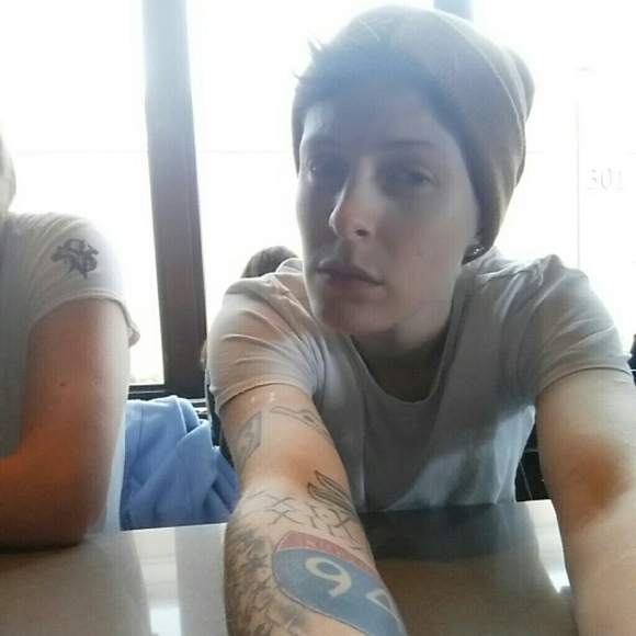 Meet your Posher, Amanda - Picture 1 of 1