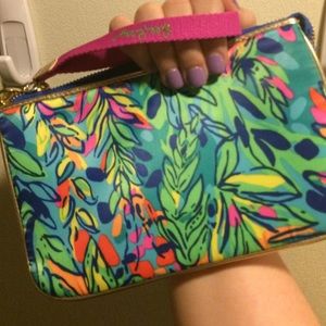 Lilly Pulitzer Wristlet \\ HOT SPOT
