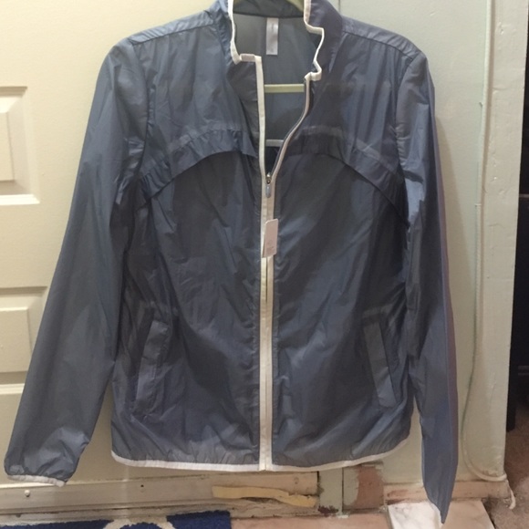 Gap fit water and wind resistant jacket
