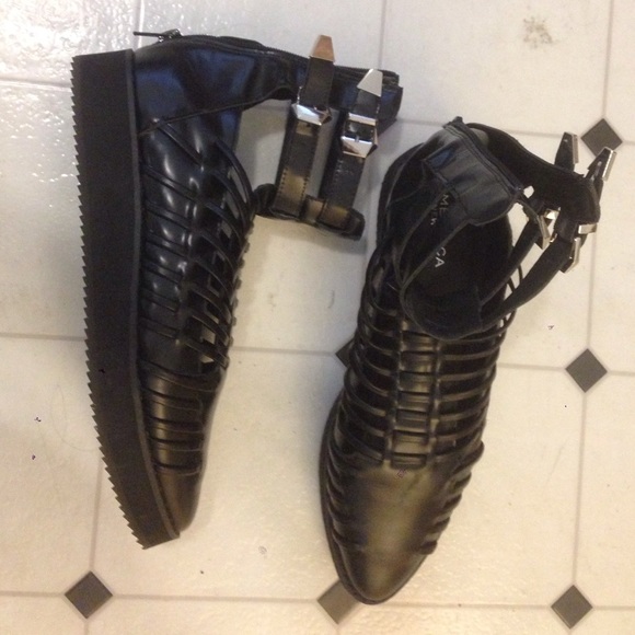 Pointed toe goth shoes