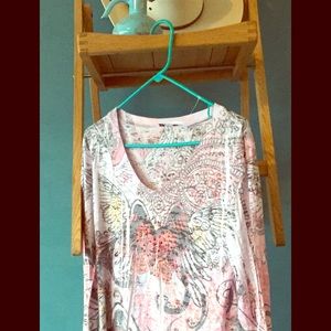 Thin long sleeve shirt. Very cute!