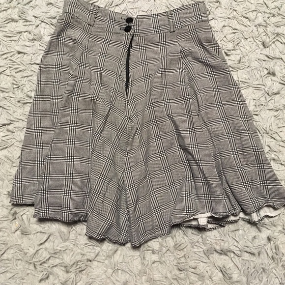 Black and white checkered high waisted  shirt