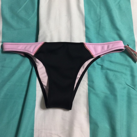VS Itsy Bikini Bottom