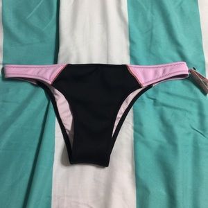 VS Itsy Bikini Bottom
