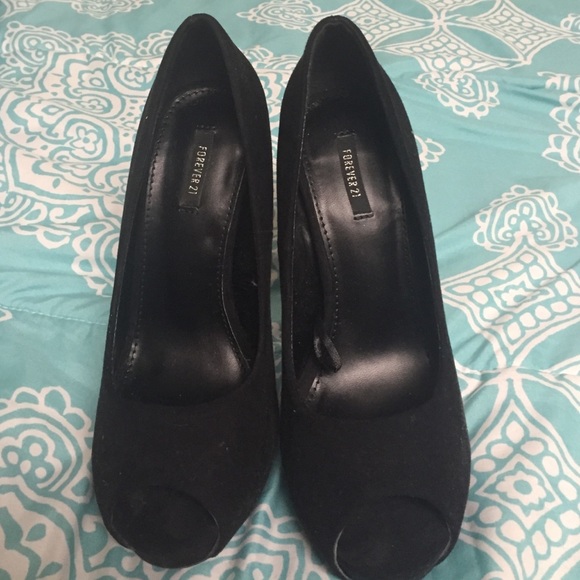 Black suede Forever 21 heels! 👠