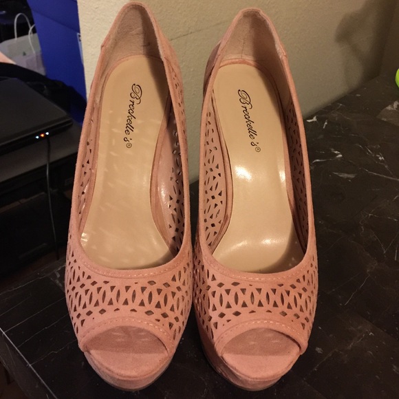 Super cute blush wedges!