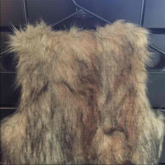 Faux fur vest - Picture 2 of 2