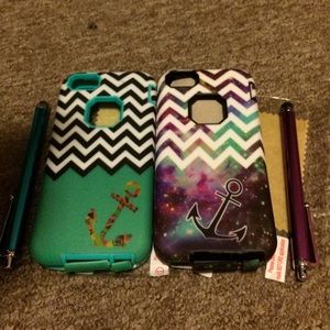 Two iPhone 5/5s chevron anchor bumper cases