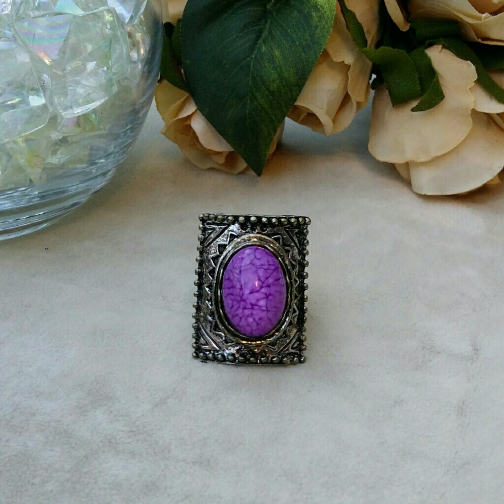Purple chunky statement ring with stretchy band