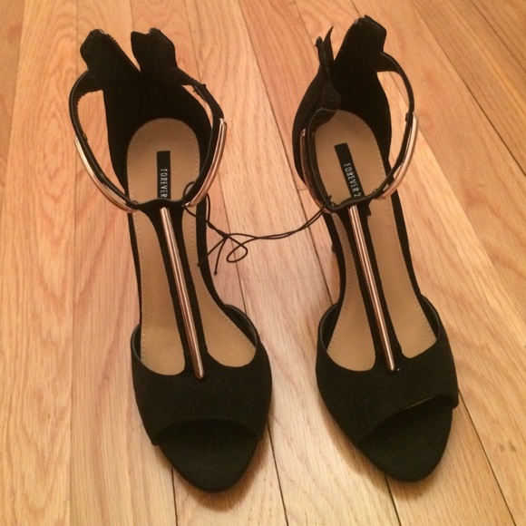 Black 4 inch heels - Picture 2 of 3