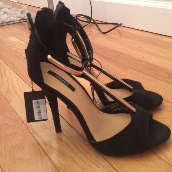Black 4 inch heels - Picture 3 of 3