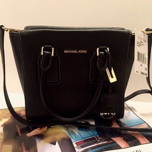 SOLD OUT NWT Michael Kors Selby Medium Messenger