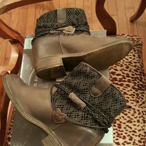 💗distressed super cute short boots💗