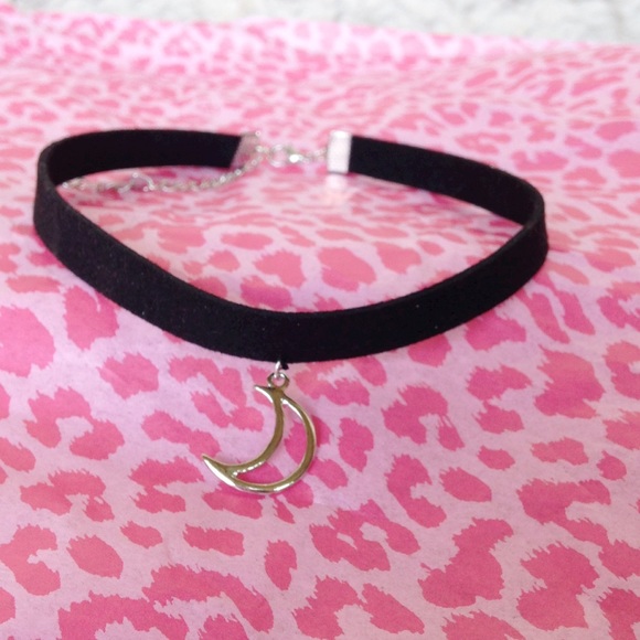Moon choker
