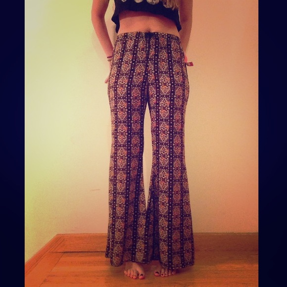 NWT high rise patterned flare pants