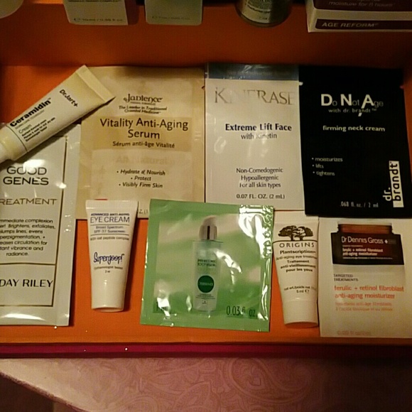 SOLD ON M - Anti-aging and Wrinkle sample set! - Picture 3 of 4