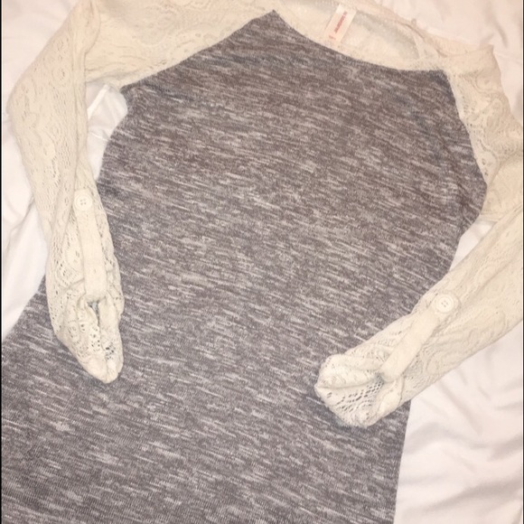 Cute quarter sleeve/ long sleeve shirt with lace!