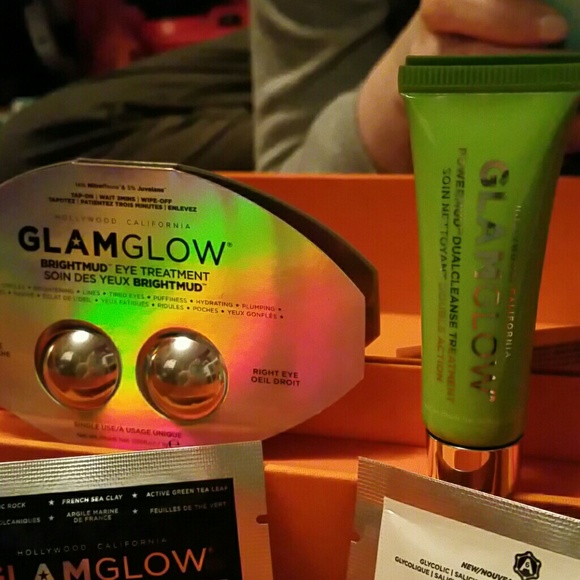 SOLD ON M - GLAM GLOW sample set! - Picture 2 of 3