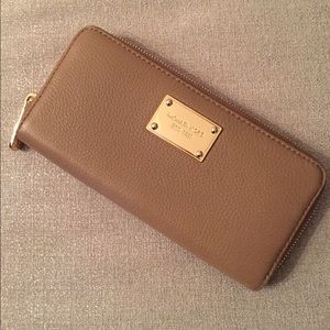 🚫SOLD🚫 Michael Kors Wallet