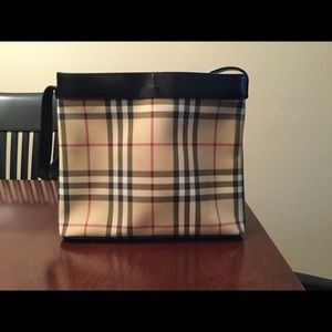 Burberry purse.