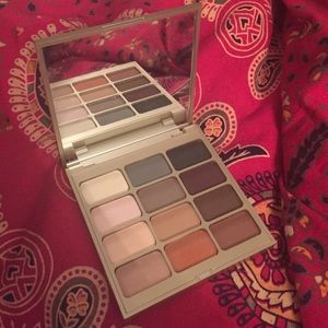 Stila Eyes Are The Window Shadow Palette- Mind