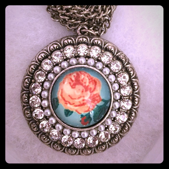 Forever 21 long circular flower necklace