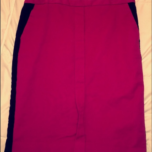 Violet pencil skirt w/ cute black outline detail😊