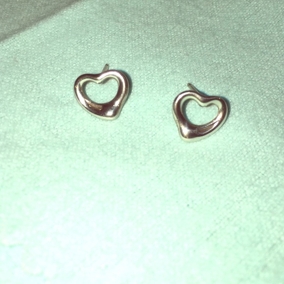 Tiffany & Co. Jewelry - Tiffany & Co. Classic heart earrings 💘