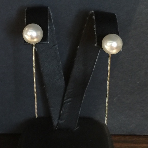 Luxurious 18k white gold plated pearl tassel