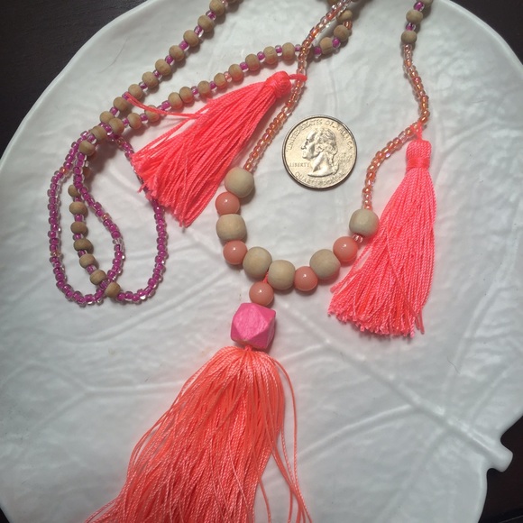 Aerie Three Tassel Necklace - neon coral