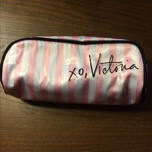 Narrow makeup bag