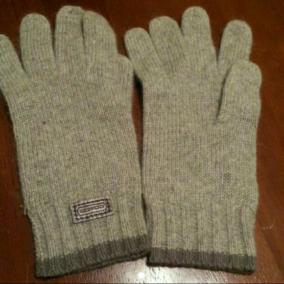 Coach hat & glove bundle - Picture 2 of 3
