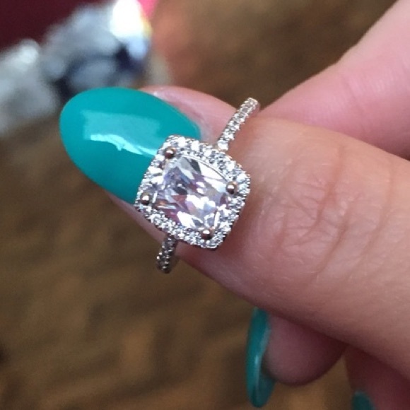 2.5 carat CZ engagement ring - Picture 3 of 4