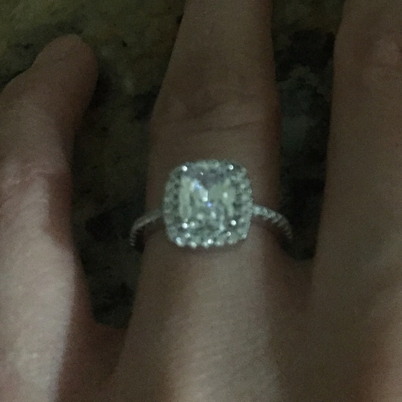 2.5 carat CZ engagement ring - Picture 4 of 4