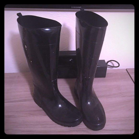 Black patent rain boots