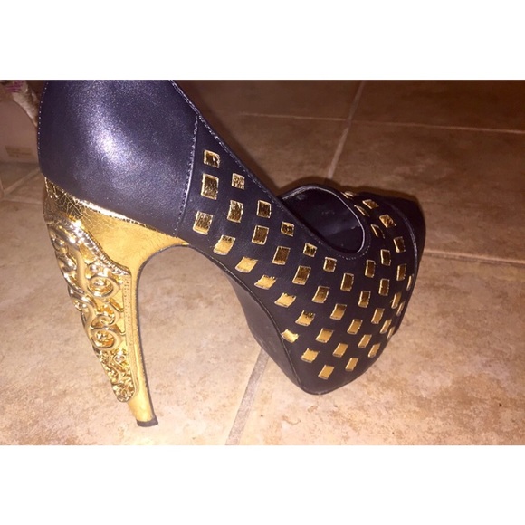 Statement heels