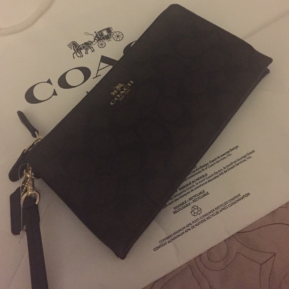 Large wallet, plenty of room, brand new