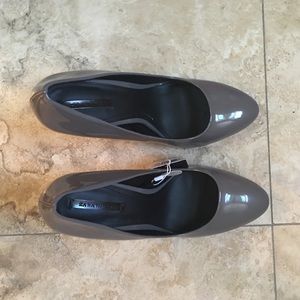 💰MAKE AND OFFER💰Zara Almond Toe Pumps