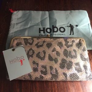 HOBO INTERNATIONAL LAUREN WALLET IN CHEETAH
