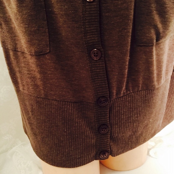 Beautiful long brown sweater. - Picture 4 of 4