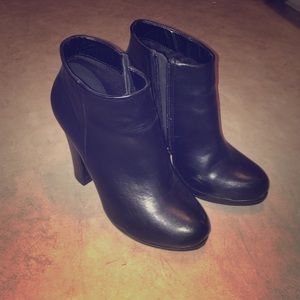 Adorable black booties!