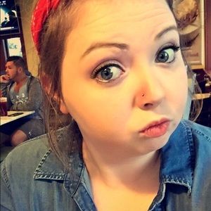 Meet your Posher, Lexi