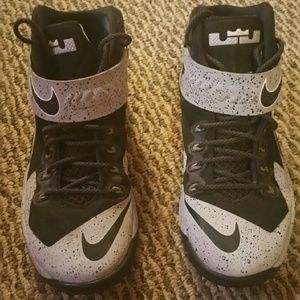 Nike men's basketball shoes