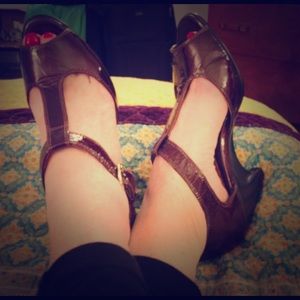 Glamorous Sofft bronze patent leather heels